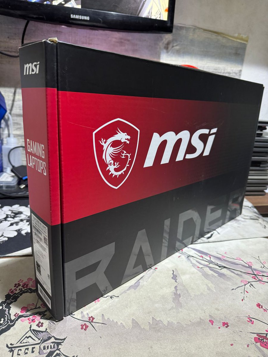 d_gadgetplug's tweet photo. Unleash Pure Power!
 Brand New Sealed 2024 MSI Raider GE68HX 13VI-202US 
Intel Core i9-13980HX | RTX 4090 | 32GB DDR5 | 1TB SSD
Built for gamers, creators &amp; power users who want nothing but the best. 
 ₦4,750,000
#MSIRaider #GamingBeast #LuxuryTech #NaijaTech #RTX4090 #gaming https://t.co/Hr9AuA7Z9e