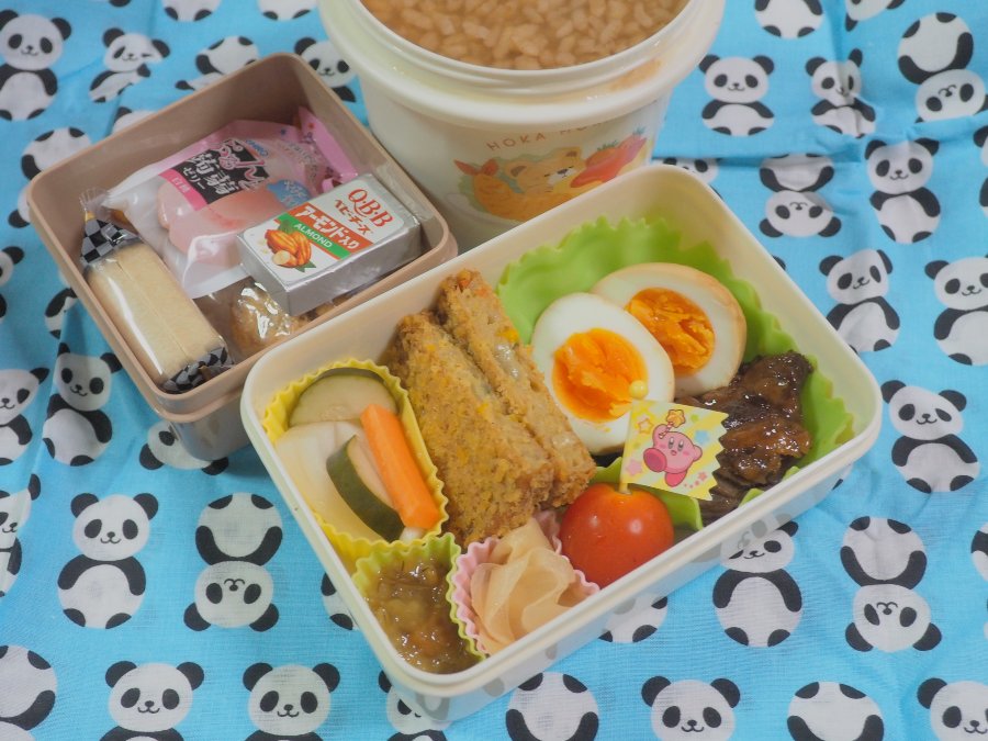 🍱無理せず続けるお弁当　9/6
・冷たい茶粥
・金山寺味噌
・煮豚🐷
・煮卵🥚
・野菜フライ 夏野菜カレー
・ピクルス🥒🥕🧅
・甘酢生姜
・プチトマト🍅
・ゼリー
・チーズ
・胡麻最中
・クッキー
#お弁当 #お弁当記録 #手抜き弁当