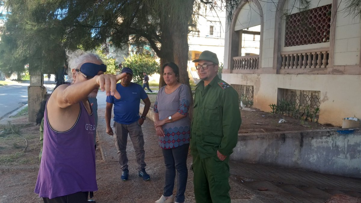 Junto a los compañeros del CCPCC recorremos las calles de los Consejos Populares Rampa y Vedado que han tenido mayores afectaciones con el abasto de agua.
Seguimos en combate. 
#PlazadelaRevolución
#PlazaEnElCorazón
#CubaVencerá