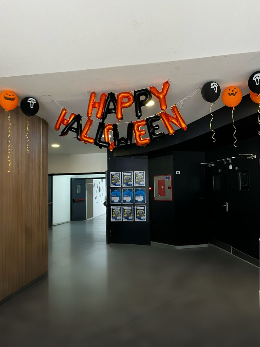 CEIP_Azahar's tweet photo. El día de halloween ha llegado a nuestro colegio y nuestros alumnos lo saben bien. Hoy para celebrarlo hemos hecho un concurso de disfraces con el alumnado y nuestros niños dan verdadero miedo. Estas son algunas de las imágenes de la jornada de hoy. 
#sapereaude @JavierUJA https://t.co/E3PM7s64Fl