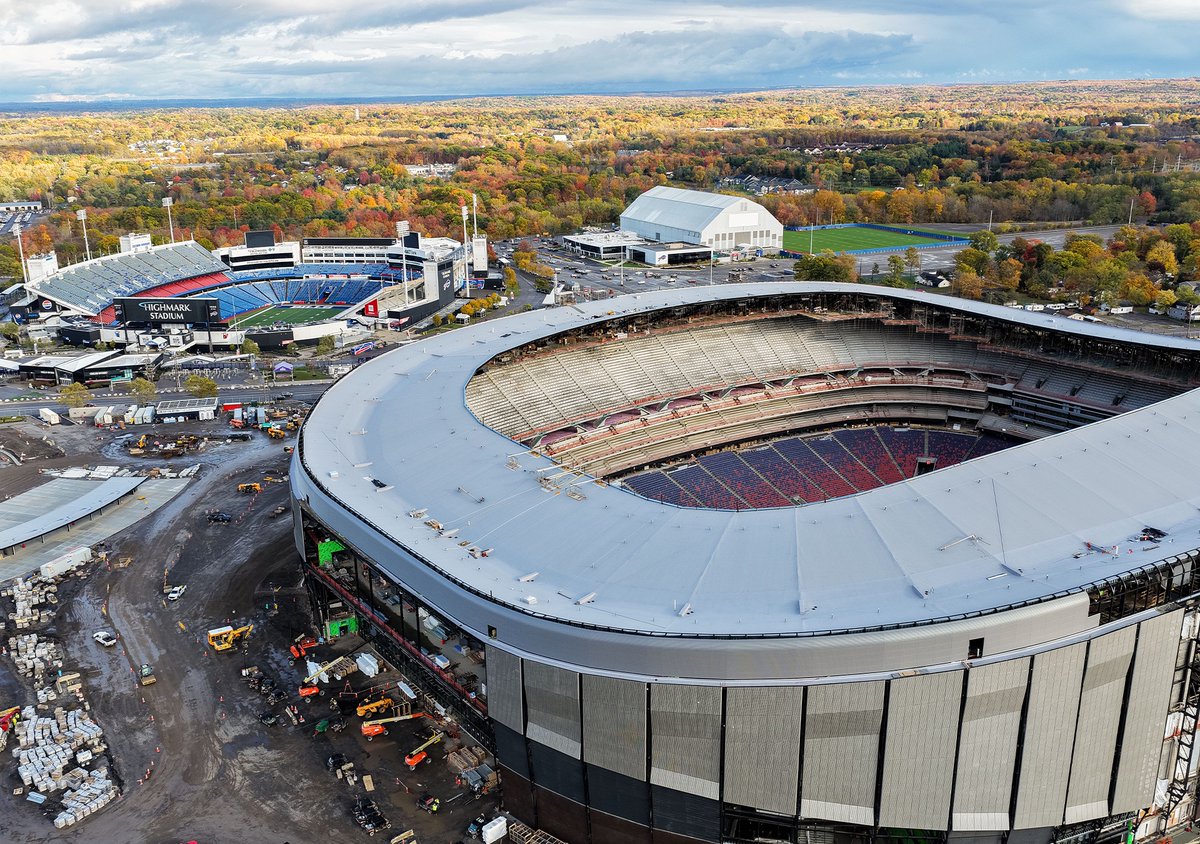 HighmarkStadm's tweet photo. Fall in Orchard Park. 

#BillsMafia | #GoBills https://t.co/xTp699VVYa