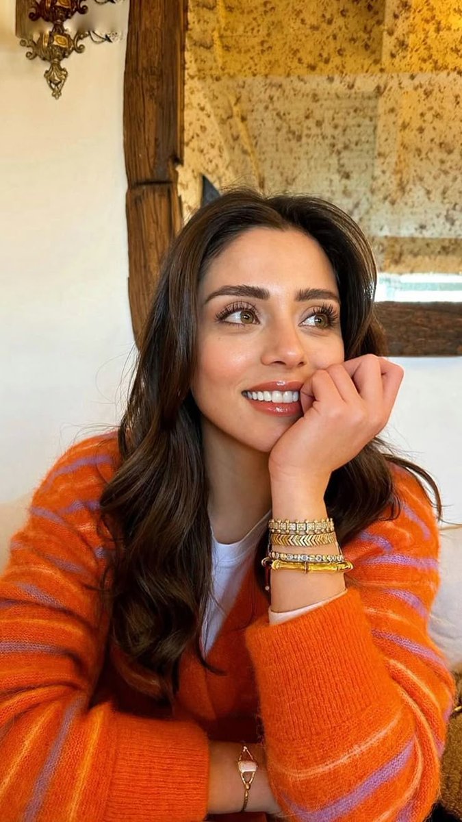 Mariooonasr_'s tweet image. Who is the best to be with Mert in Yusuf dizi ✨✨

#MertRamazanDemir #yusuf 
#OzgeTorer #Meltemakcoel 
#SilaTurkoglu #İlaydaAlisan