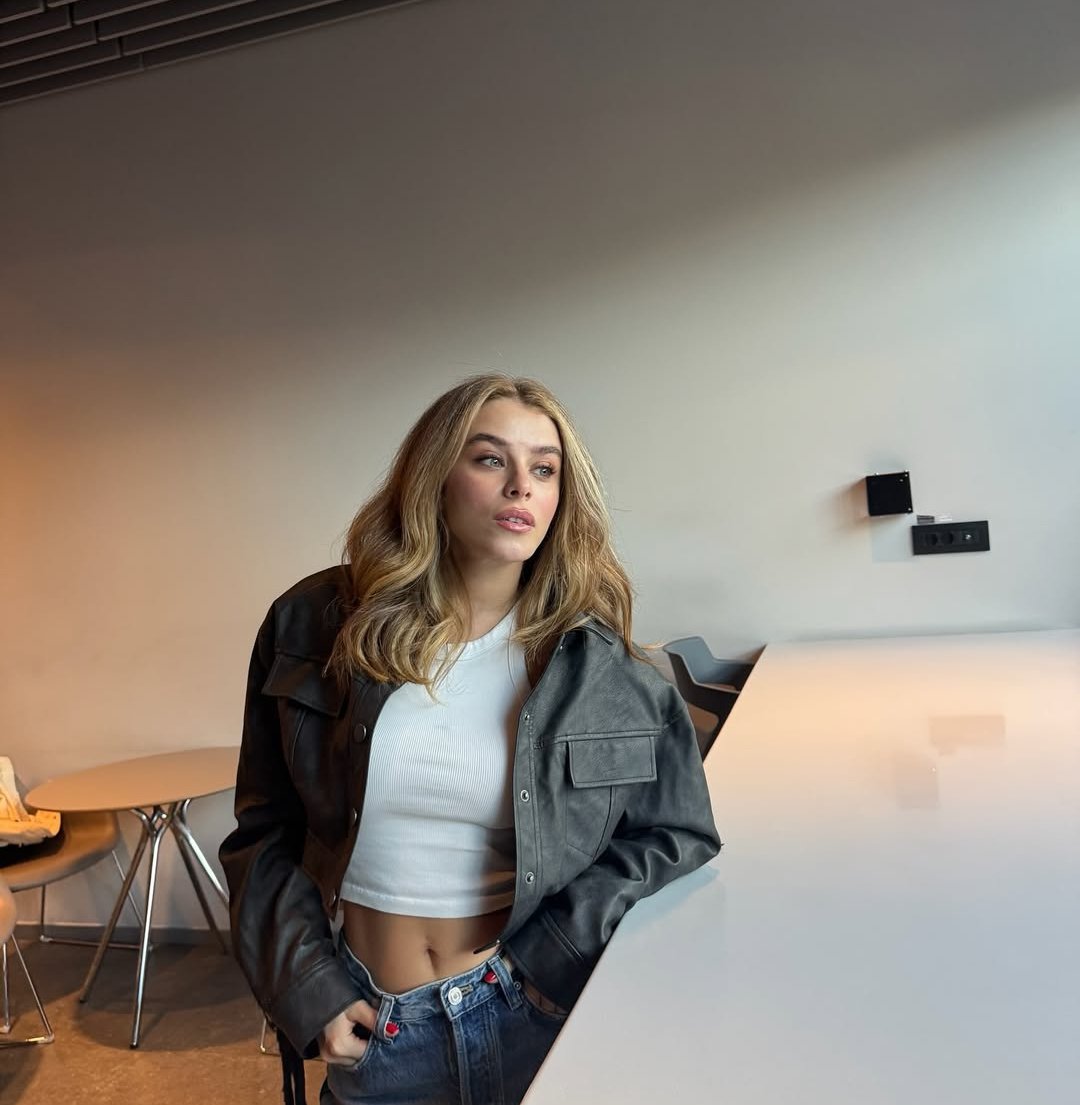 Mariooonasr_'s tweet image. Who is the best to be with Mert in Yusuf dizi ✨✨

#MertRamazanDemir #yusuf 
#OzgeTorer #Meltemakcoel 
#SilaTurkoglu #İlaydaAlisan