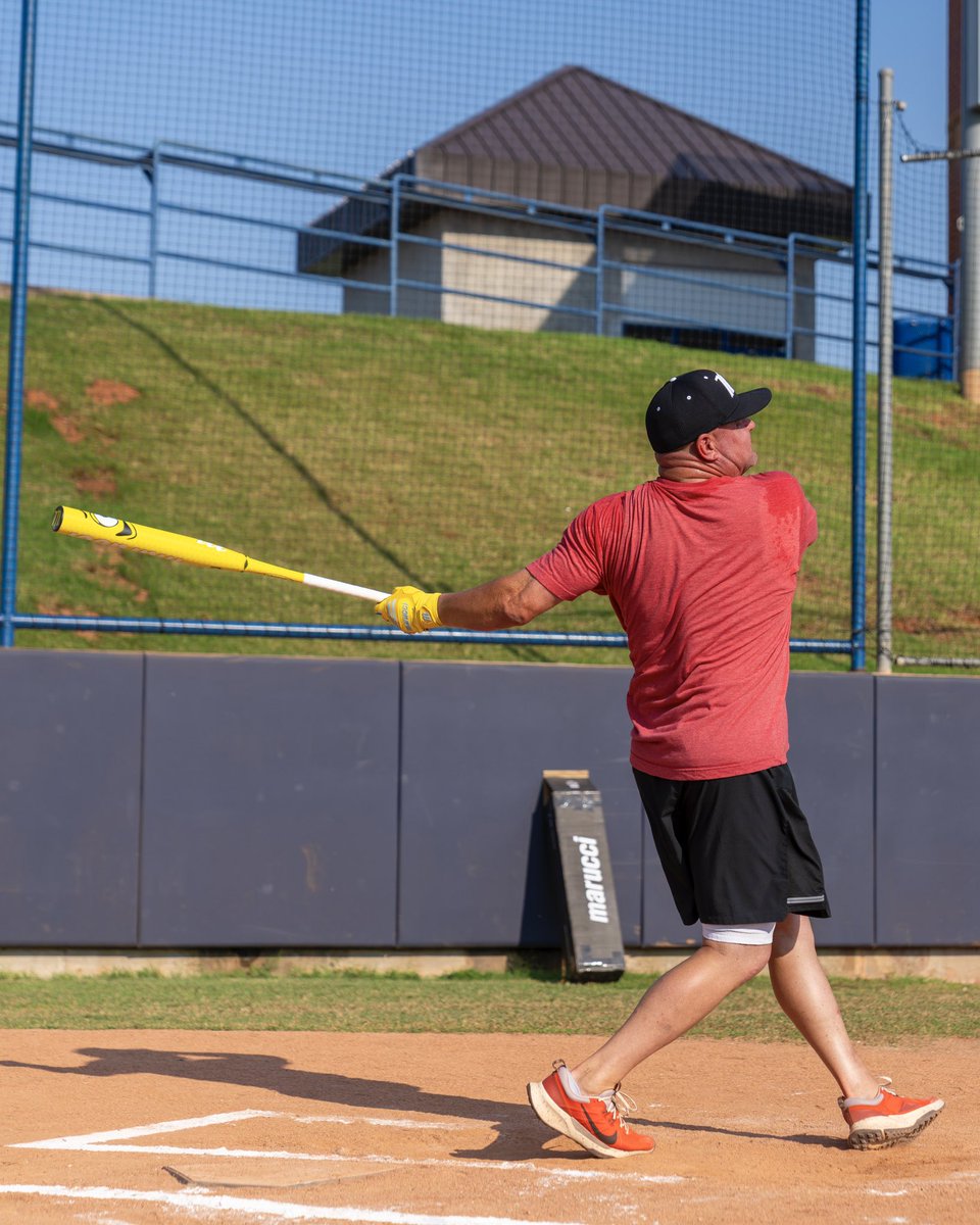 maruccisp's tweet image. Yellow Chocolate Crush | USA Loaded 2PC | Available Now🍫

The only thing you’re crushin’ harder than candy is the ball.💥

#slowpitch #softball