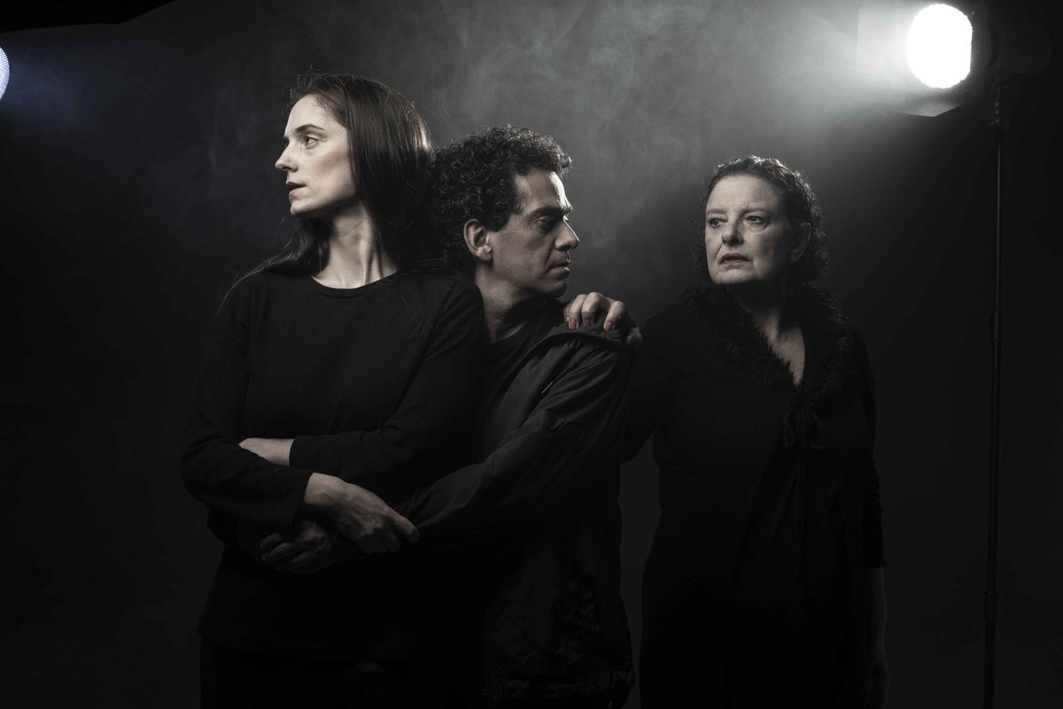 Mañana estrenamos. Gruñe, ladra, aúlla, muerde. De Jimena Repetto. Únicas cinco funciones. Sábados 18hs en Querida Elena. Entradas: publico.alternativateatral.com/entradas98003-…