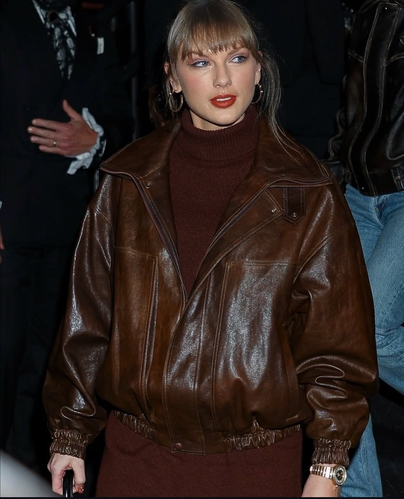 Taylor Swift in Classy Chic Brown Outfit 