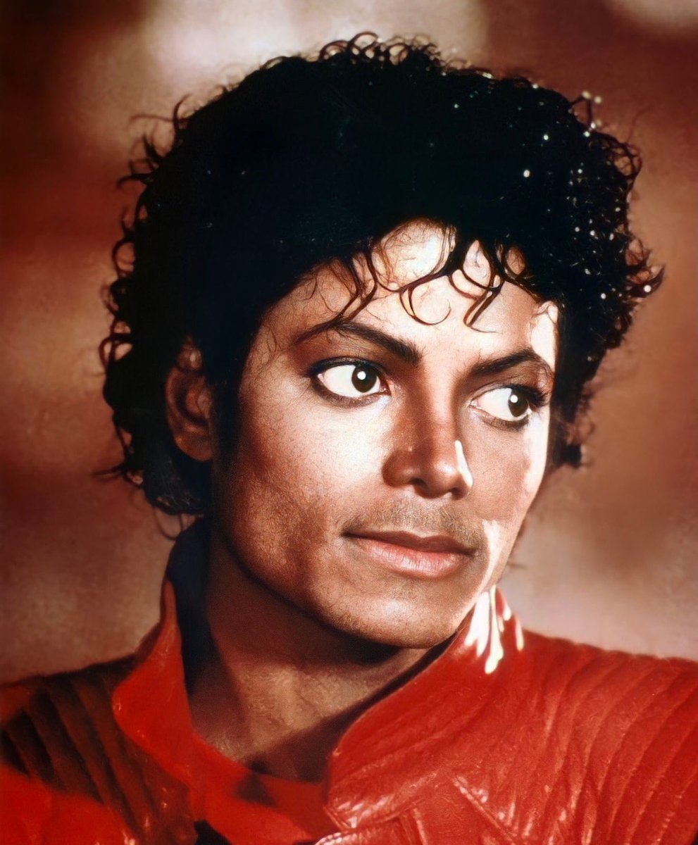 popcrazee's tweet image. Thriller” by Michael Jackson is the biggest gainer on the Global Spotify chart up 110 spots at #78 with 1.7 MILLION streams.