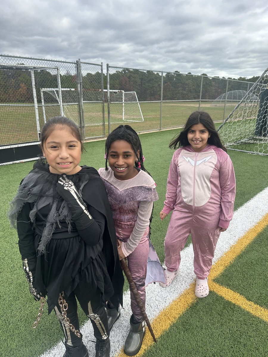 happy halloween from room 24! 🎃👻 <a href="/VMESMustangs/">VMESMustangs</a>