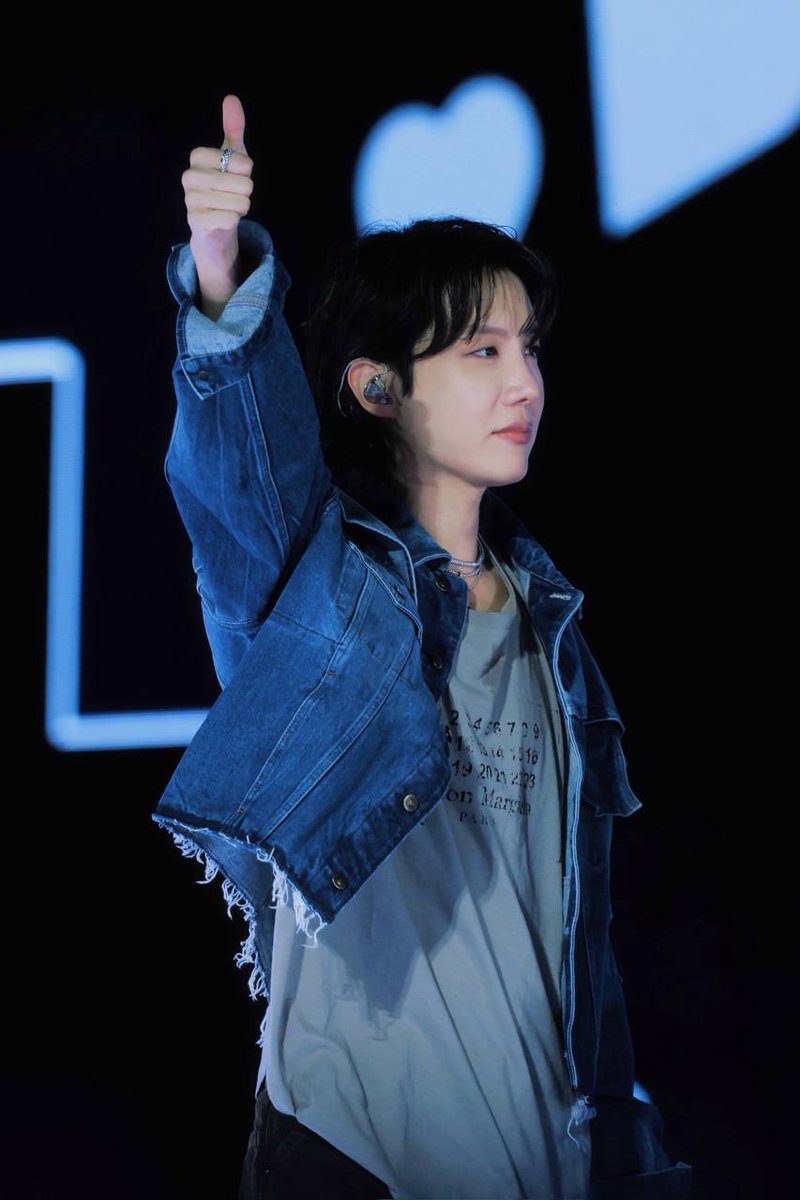 tae_seok_'s tweet photo. I vote #jhope for #2025MAMAVOTE https://t.co/Ay8xa9TNGJ