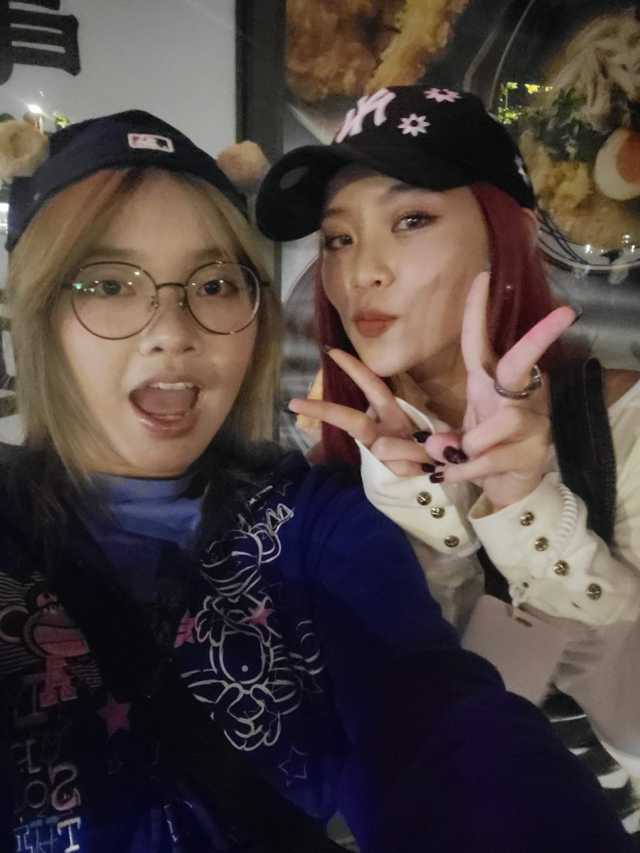 Kappa_HUR's tweet photo. 去信義區遇到席淇🥺小聊了一下天

還有齁腦勺 https://t.co/O1n8Ar0GN8