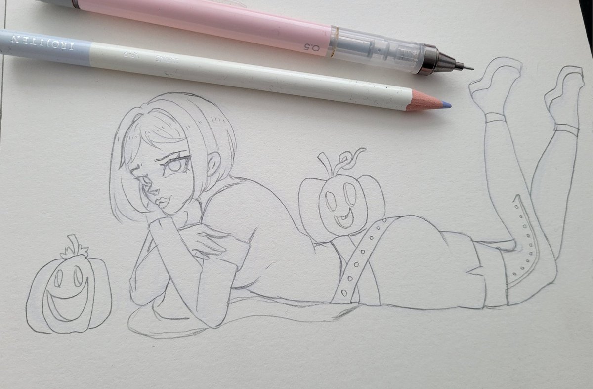 Next paper drawing ~ ich fühle mich richtig gut, auf Papier zu zeichnen 🎃👻🖤

Morgen setze ich mich an die ersten Bilder für euch ran 🫶🥰 

Ich zeichnen mir mit dem hellen blauen Stift, den Körper und die groben details vor und dann mit Bleistift die Feinheiten. Habe vorher