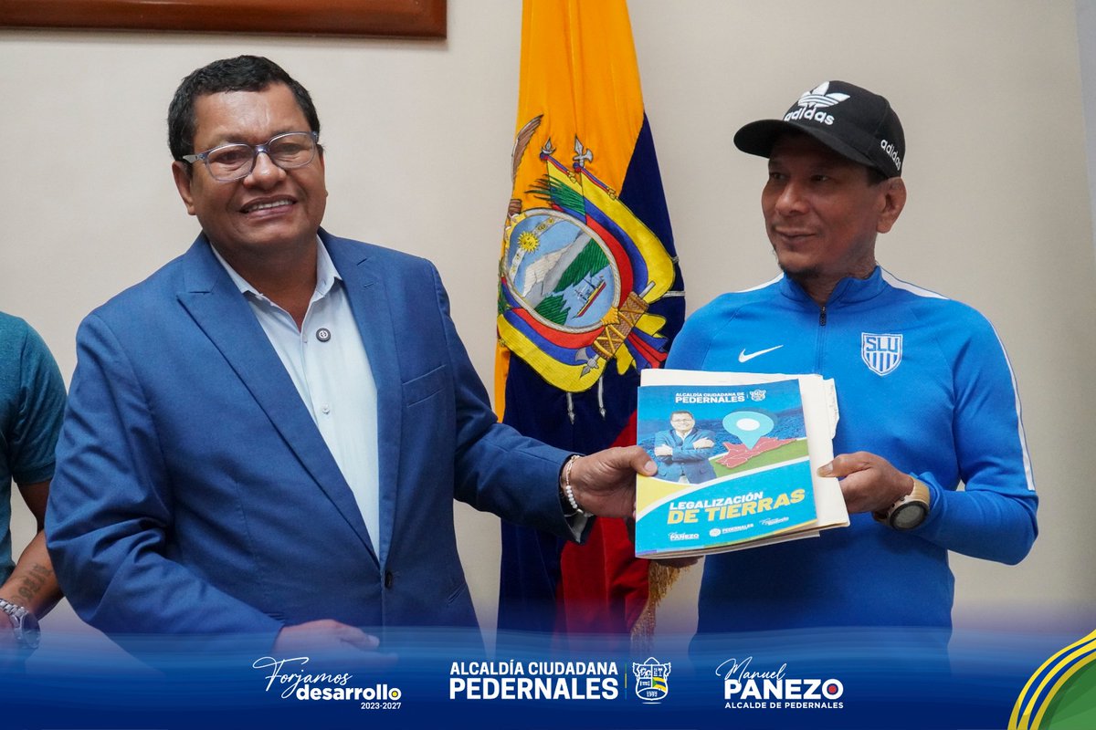 El alcalde Manuel Panezo continúa cumpliendo con la entrega de títulos de propiedad.📜🏡

En esta ocasión, los beneficiarios fueron los habitantes de Arrastraderito, barrio La Esperanza de Brisas del Pacífico y Ciudad Jardín, quienes hoy cuentan con la seguridad jurídica de sus