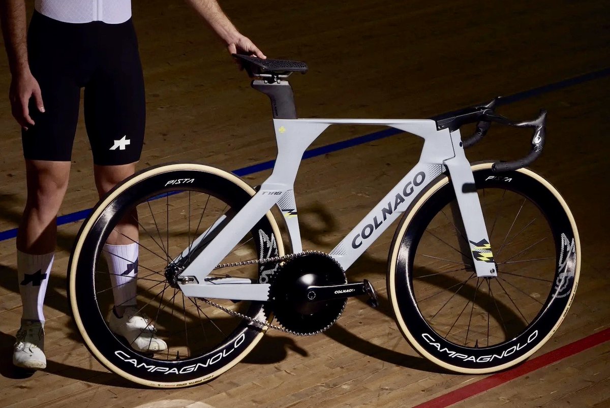 CapoVelo's tweet image. Colnago Lifts the Curtains on New T1Rs Track Bike capovelo.com/colnago-lifts-… #Colnago #ColnagoT1Rs #trackbike #trackcycling #velodrome