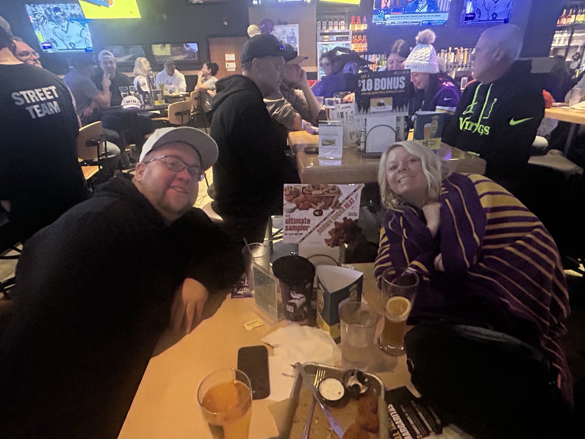 lilblondebowler's tweet photo. #KFANFeast @KFAN1003 https://t.co/q2AkRmRrCe