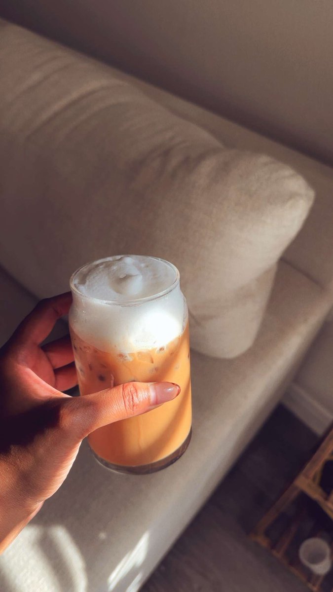 _chanipeachy's tweet image. Hoodie season weather at Chateau Chanté