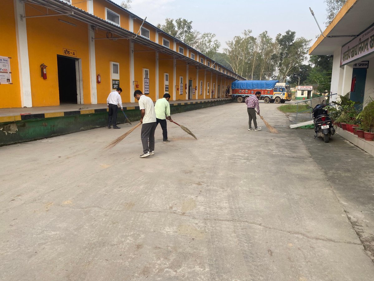 विशेष अभियान 5.0 के तहत भारतीय खाद्य निगम, मंडल कार्यालय, धर्मशाला के अधीन डिपो, खाद्य भण्डार टांडा खोली में एवं परिसर के आसपास स्वच्छता अभियान आयोजित किया गया।