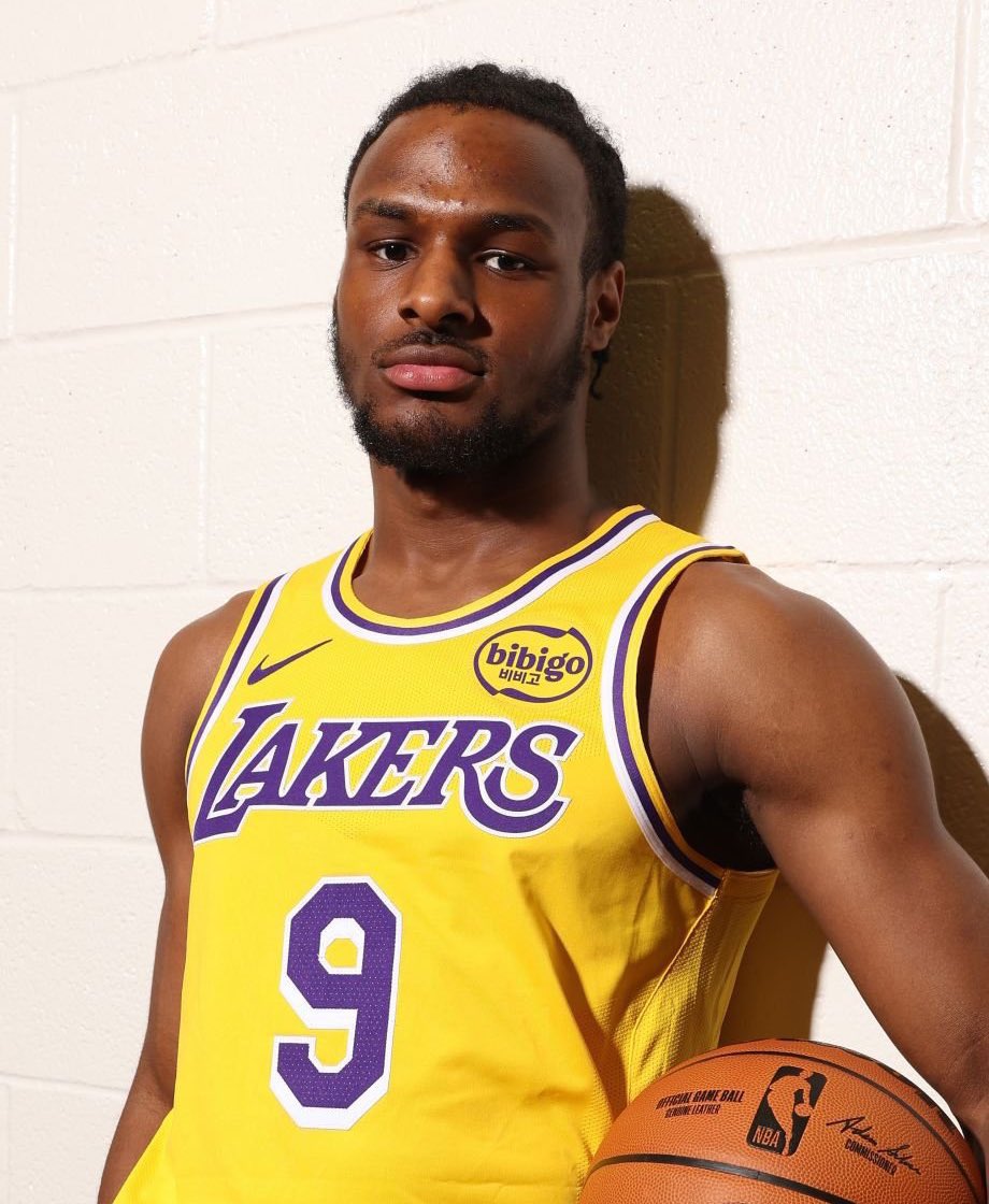 TheNBACentel's tweet image. Bronny James dresses up as a NBA player for Halloween. 🎃