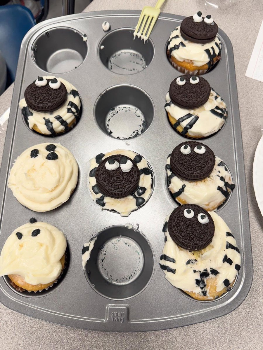 CIOBCitywide's tweet image. A wonderful treat from the Baking Club at Gaynor McCown Expeditionary Learning School! How fun to have a Halloween and fall themed baking challenge. Huge appreciation to the staff for organizing such a great activity for the students! 🥳🎃 #GaynorMcCownELS #BakingClub