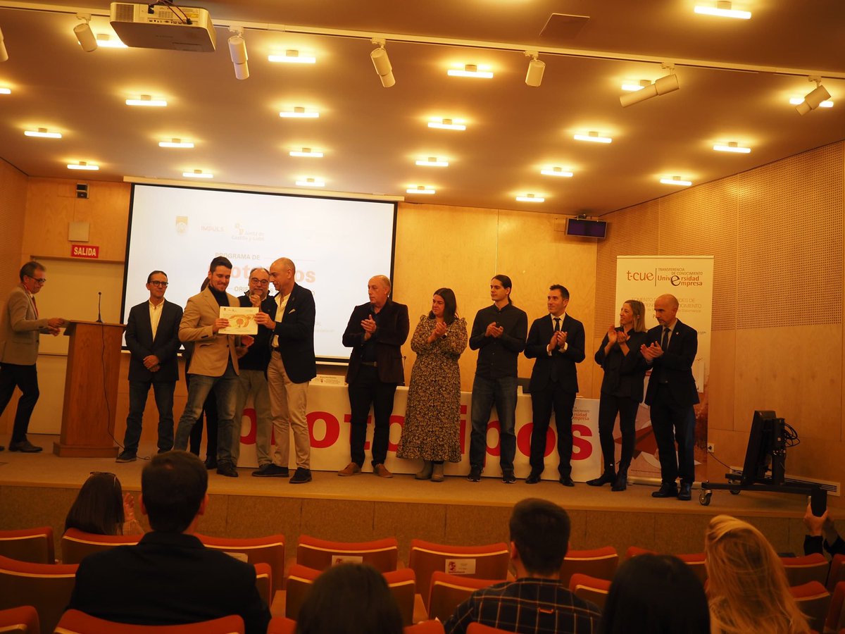 ❤️🙌🏻Ayer vivimos otro momento #apasionante, nuestro #antiguoestudiante, Jaime Suárez Pérez, Fundador y CEO en #NuvoraHealth, acudía como uno de los casos de éxito de #PrototiposUSAL para presentar su proyecto.

#SomosEconomiaYEmpresa
#SomosUsal
#SomosTransferencia
#SiempreConTCUE