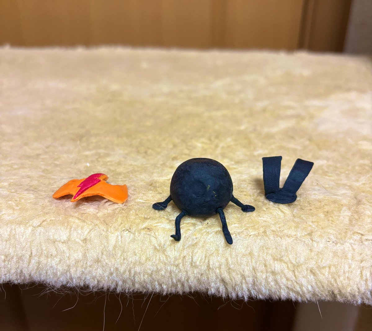 磁石仕込んで着脱可能に…
取ったらﾉｯﾍﾟﾗﾎﾞｰ！
隠しきれない磁石跡