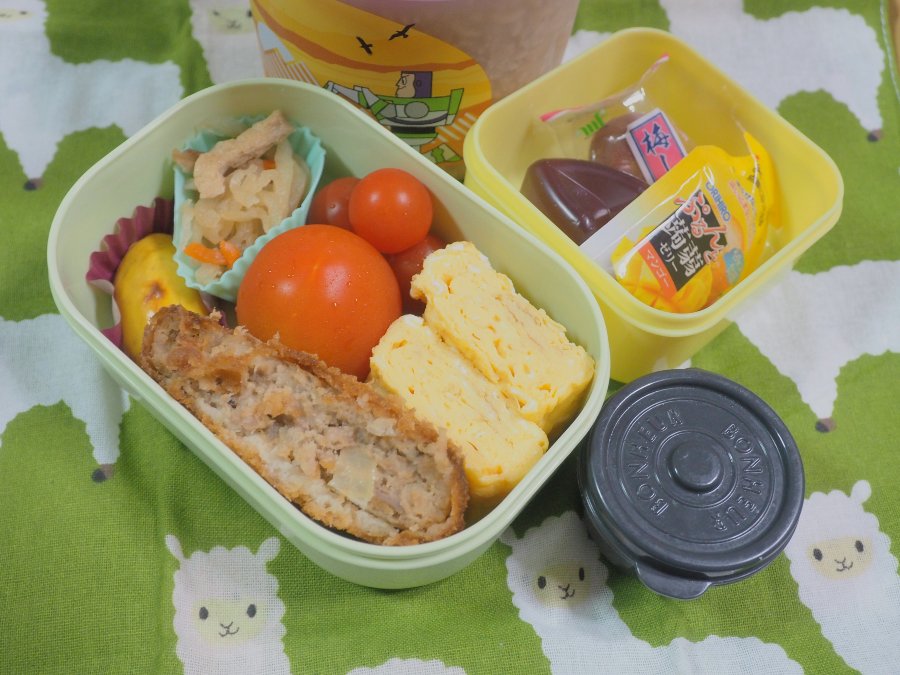 🍱無理せず続けるお弁当　9/10
・冷たい茶粥
・塩昆布
・卵焼き🥚
・ミンチカツ
・切り干し大根🥕
・ピクルス🥕🥒🧅
・スイートポテト🍠
・プチトマト🍅
・ゼリー
・カリカリ梅
・フィナンシェ
・チーズ
・きなこ棒
#お弁当 #お弁当記録 #手抜き弁当