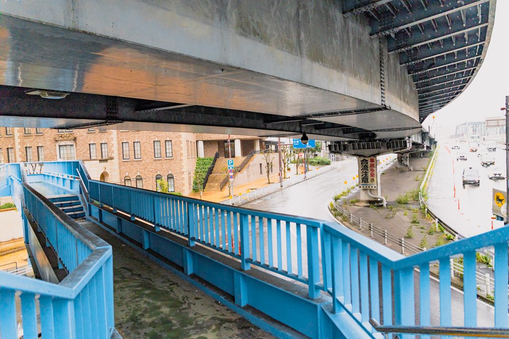 sysbird's tweet image. ひとあし早く大阪にきて雨のスナップを楽しみました 明日は晴れそう！？Photo テーブルでお待ちしてます スマホやカメラをお持ちくださいね〜 
#wckansai2025 #WordCamp