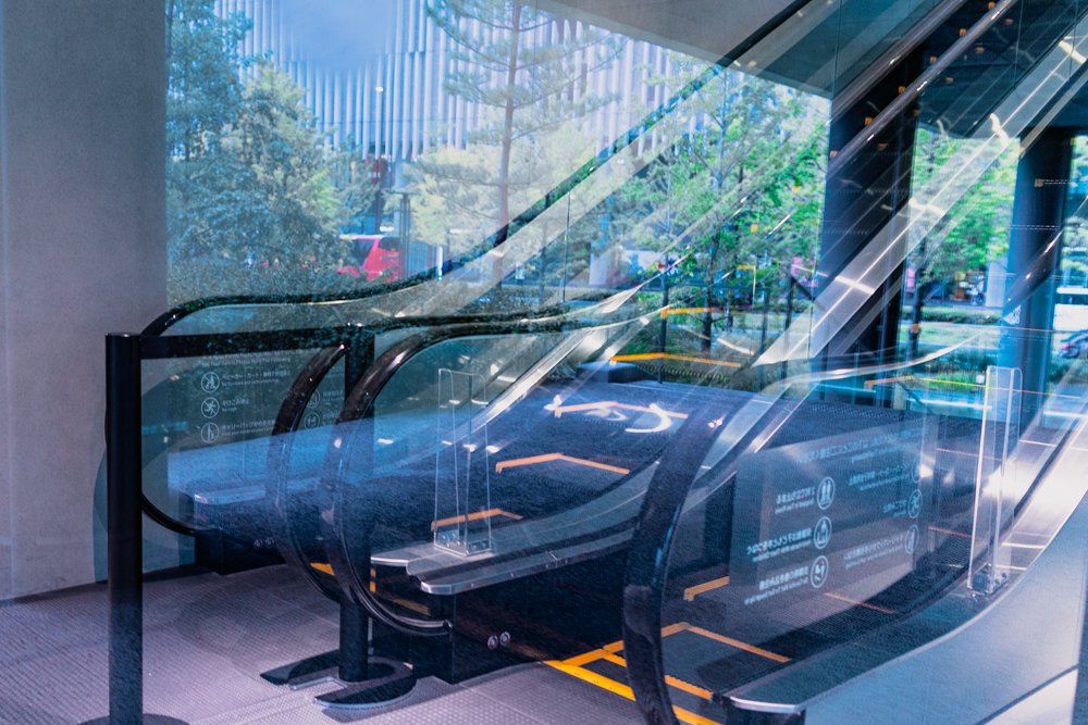 sysbird's tweet image. ひとあし早く大阪にきて雨のスナップを楽しみました 明日は晴れそう！？Photo テーブルでお待ちしてます スマホやカメラをお持ちくださいね〜 
#wckansai2025 #WordCamp