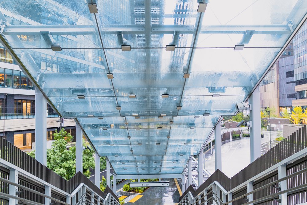 sysbird's tweet image. ひとあし早く大阪にきて雨のスナップを楽しみました 明日は晴れそう！？Photo テーブルでお待ちしてます スマホやカメラをお持ちくださいね〜 
#wckansai2025 #WordCamp