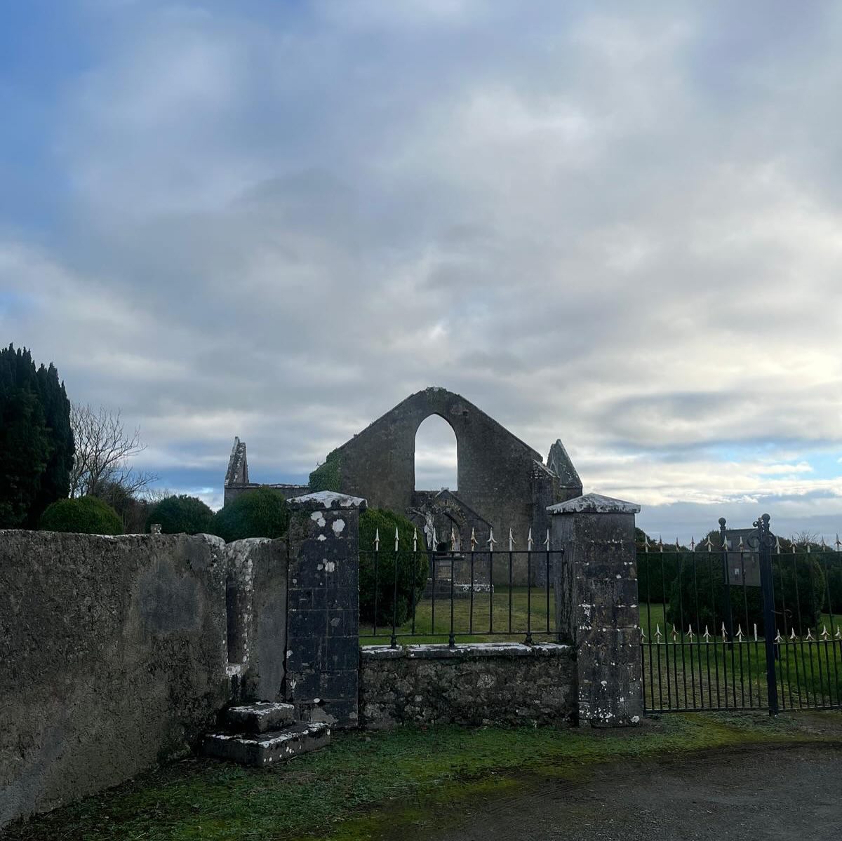 AlWhiteMusic's tweet image. Great meeting with @MacDonaghMuseum this morning planning a week of events as part our residency DESIGNING FINNEGANS WAKE for @dccireland #irishdesignweek | pics from our trip to Graun where MacDonagh’s parents are buried.

“I wish I were today on the hill behind the wood—&quot;