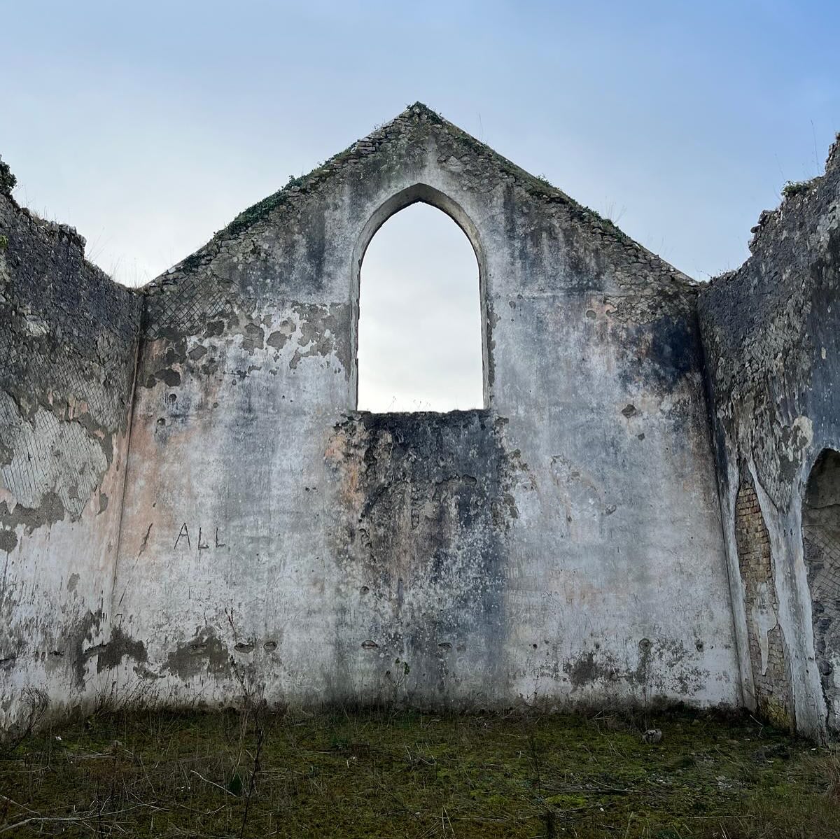 AlWhiteMusic's tweet image. Great meeting with @MacDonaghMuseum this morning planning a week of events as part our residency DESIGNING FINNEGANS WAKE for @dccireland #irishdesignweek | pics from our trip to Graun where MacDonagh’s parents are buried.

“I wish I were today on the hill behind the wood—&quot;