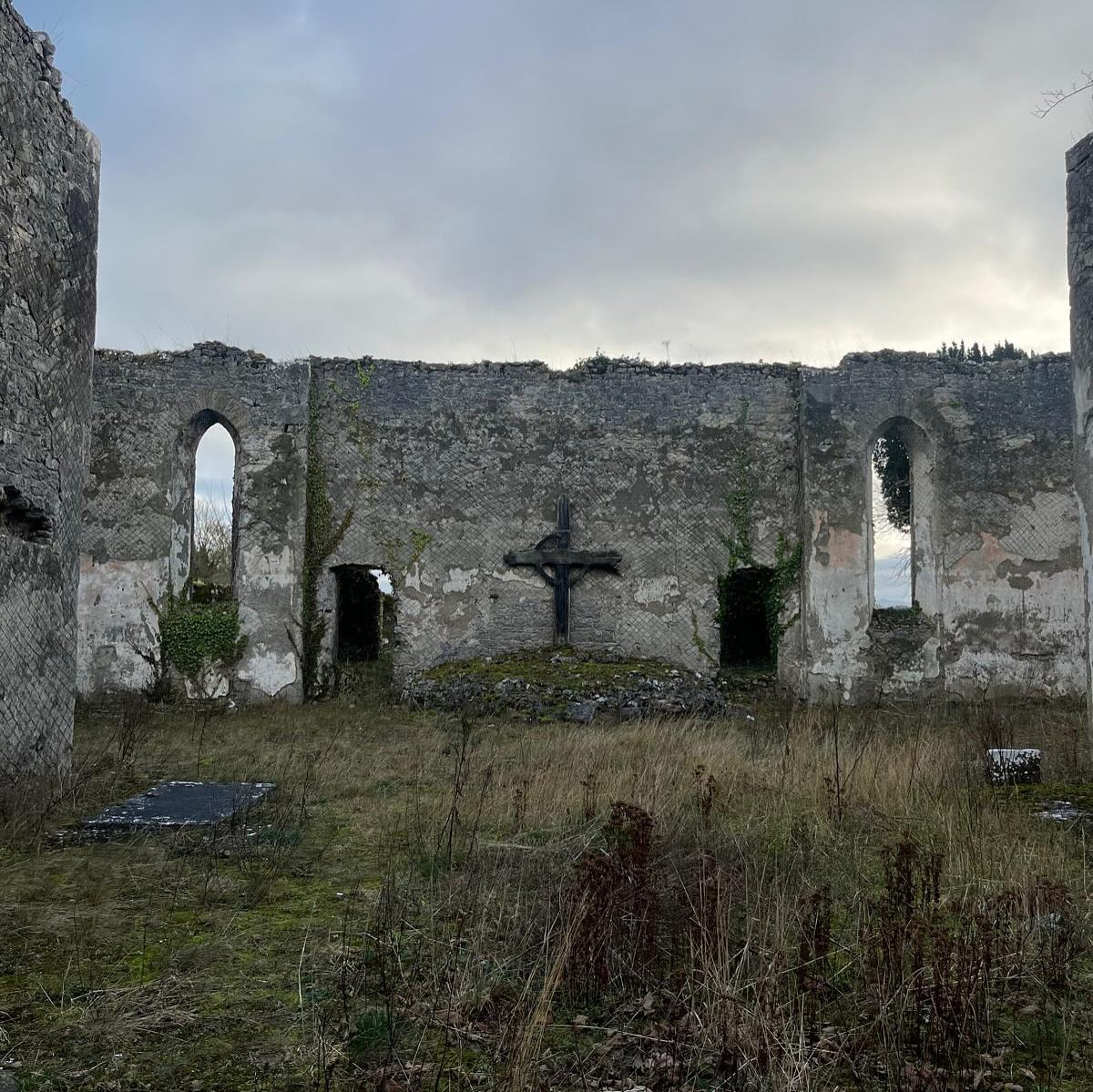 AlWhiteMusic's tweet image. Great meeting with @MacDonaghMuseum this morning planning a week of events as part our residency DESIGNING FINNEGANS WAKE for @dccireland #irishdesignweek | pics from our trip to Graun where MacDonagh’s parents are buried.

“I wish I were today on the hill behind the wood—&quot;