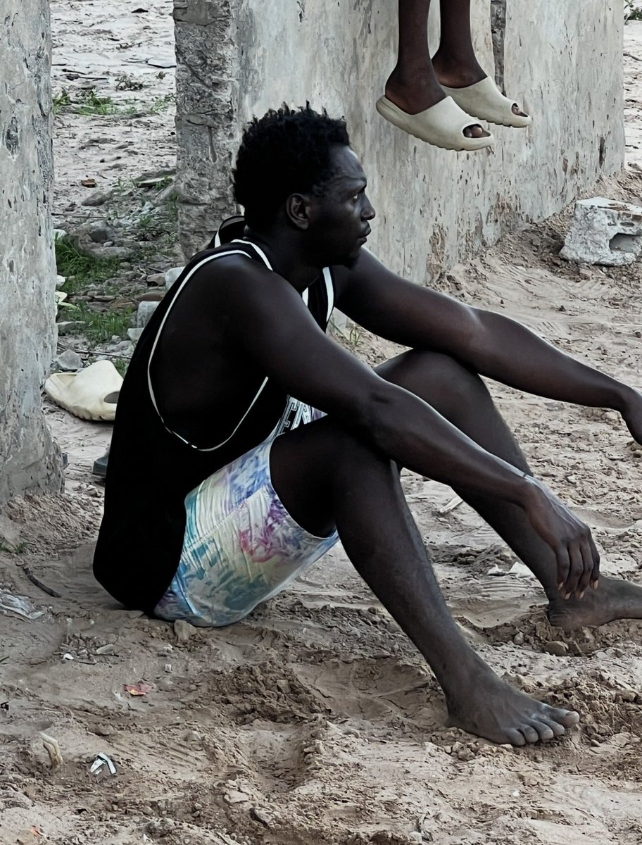 SamSamdabo57's tweet image. Living in the favourable and unfavourable situation is called "PART OF LIFE", But smiling in all those situations is called "ART OF LIFE✌🏽