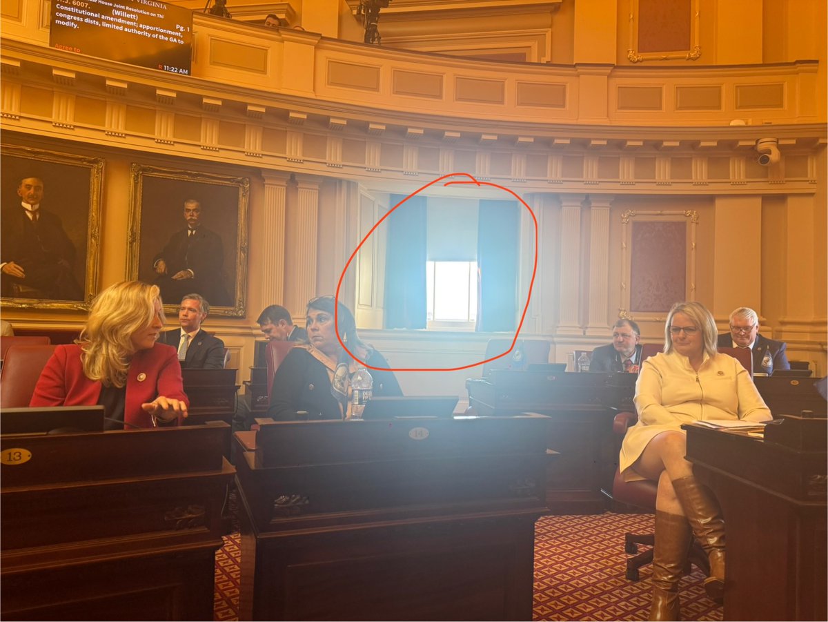 Motion to close the shades on this window cause it’s making my pictures look like 💩