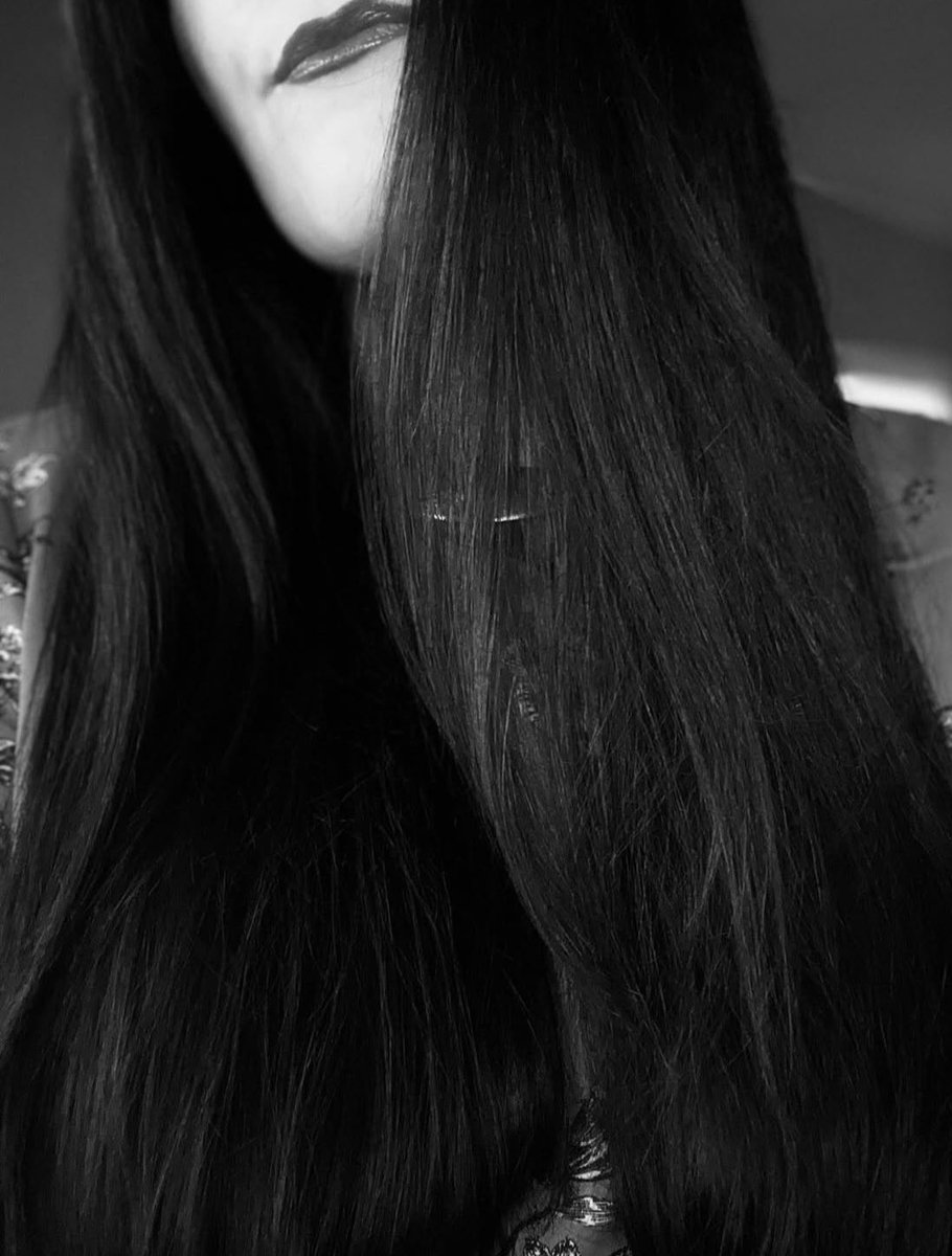 Idag är det Halloween! Pax för att få vara Morticia Addams! 🙋🏻‍♀️ Idag och alla andra dagar. 👻🎃 Have a good one y’all!