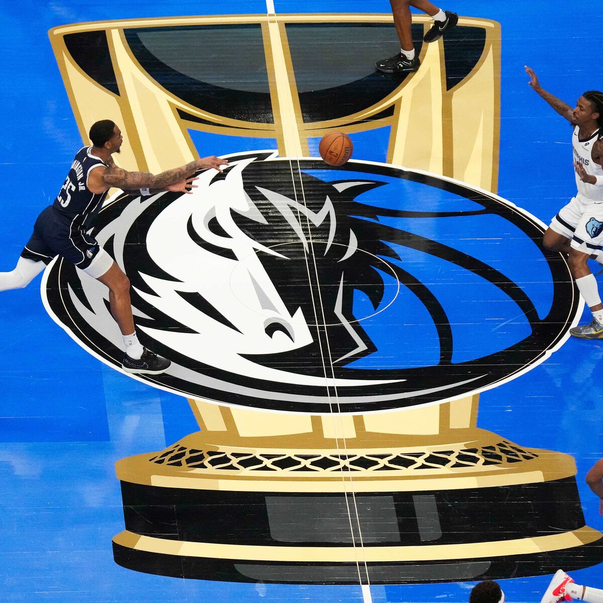 Hoy comienza una nueva edición de la NBA Cup y como todos los años, vamos con un instructivo rápido sobre el formato de este torneo.

¿Qué tenes que saber sí o sí?

- Dallas está en el grupo B del Oeste con Lakers, Clippers, Grizzlies y Pelicans.

- Se clasifica a la próxima