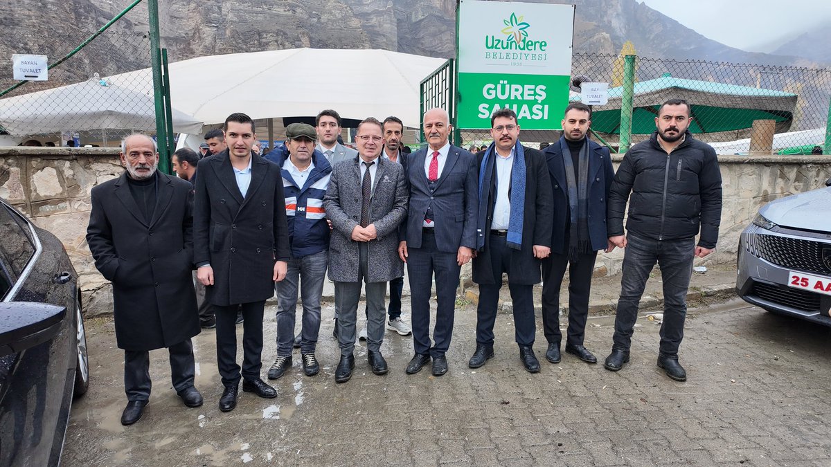 Demokrat Parti Genel Başkan Danışmanımız <a href="/av_elmali/">Av. Ebubekir Elmalı</a> , Erzurum İl Başkanımız <a href="/oftopcuoglu/">Ömer Faruk Topcuoğlu</a> ve yönetim kurulu üyelerimiz ile 102.Uluslararası  Uzundere Geleneksel Cumhuriyet Karakucak güreşlerini takip etme fırsatı bulup,genç güreşçilerimize destek olduk.
Ev sahiplikleri ve