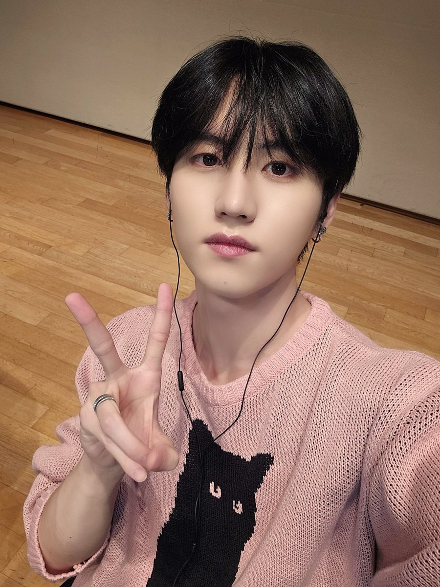 내일 따뜻하게 입고오세용

#EPEX #이펙스 #YEWANG #예왕