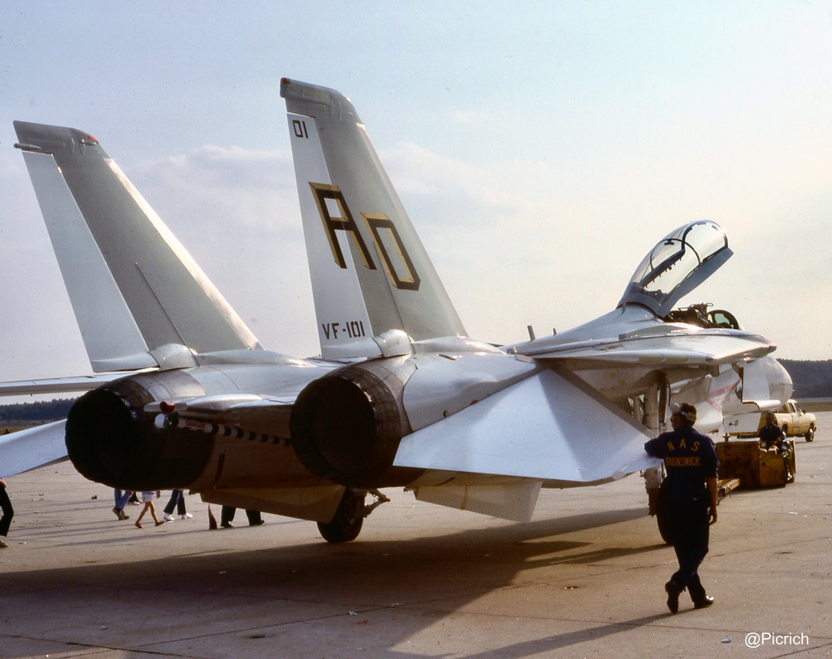 Picrich's tweet photo. US Navy Grumman F-14 Tomcat NAS Brunswick 1977 https://t.co/rlkODezkOS