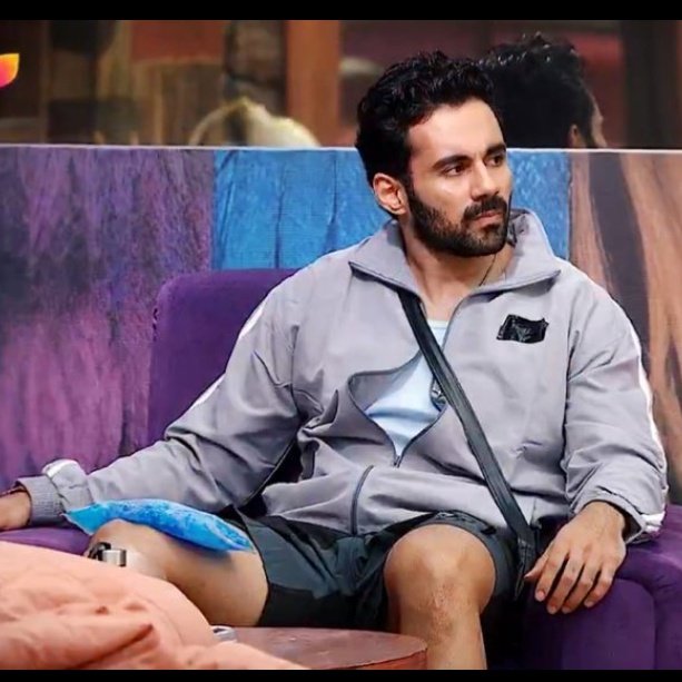 Ira_Munna's tweet image. RAB RAKHA.He is God's child.
It's officially MAKERS vs #ABHISHEKBAJAJ need  MAX SUPPORT now. We have to make him win..🏆
JAIKO RAKHE SAIYAN 
MAAR SAKEY NA KOI. ❤️
And Makers he is literally a full package. He added all the emotions to your show.. Don't do this to him. #Abhinoor