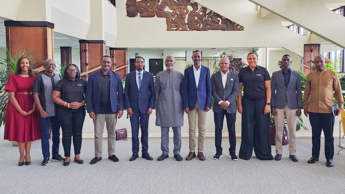 Today, Deputy Governor <a href="/Nbarigye/">Nick Barigye</a> welcomed the Group Managing Director of Access Bank Plc to explore ways #Rwanda can leverage Access Bank’s growing #Africa-n footprint to deepen its financial sector. 

Discussions focused on shared goals aimed at strengthening financial