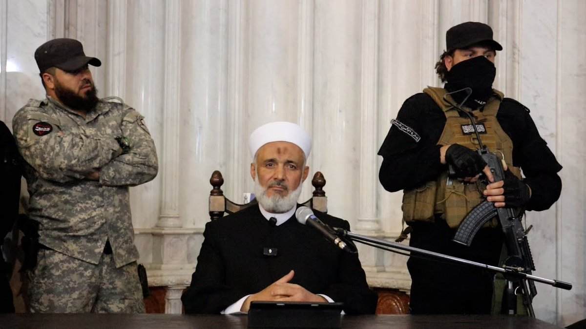 أفراخ الدواعش الأزارقة لا ينفع معهم غير العصا
سبق وأنزلوا الشيخ أمين بن الشيخ محمد الحامد عن المنبر بسبب غبائهم
وقبلها دخلوا إلى مسجد بحماة بالسلاح
والبارحة انتهكوا حرمة بيت الله وافتعلوا بلبلة لإخراج الدكتور الشعال في منتصف محاضرته
على وزارة الأوقاف والداخلية المباشرة في ملاحقة