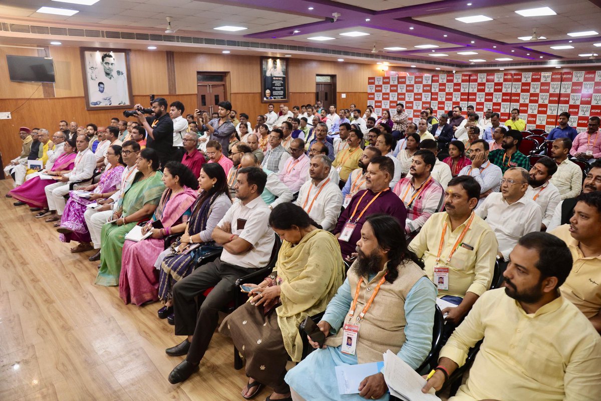 DilipJaiswalBJP's tweet image. चुनाव प्रबंधन समिति 2025 की बैठक

आज भारतीय जनता पार्टी प्रदेश कार्यालय में आयोजित चुनाव प्रबंधन समिति 2025 की बैठक में माननीय राष्ट्रीय अध्यक्ष आदरणीय श्री @JPNadda जी की गरिमामयी उपस्थिति में सम्मिलित होने का अवसर प्राप्त हुआ। बैठक में आगामी विधानसभा चुनावों को दृष्टिगत रखते…