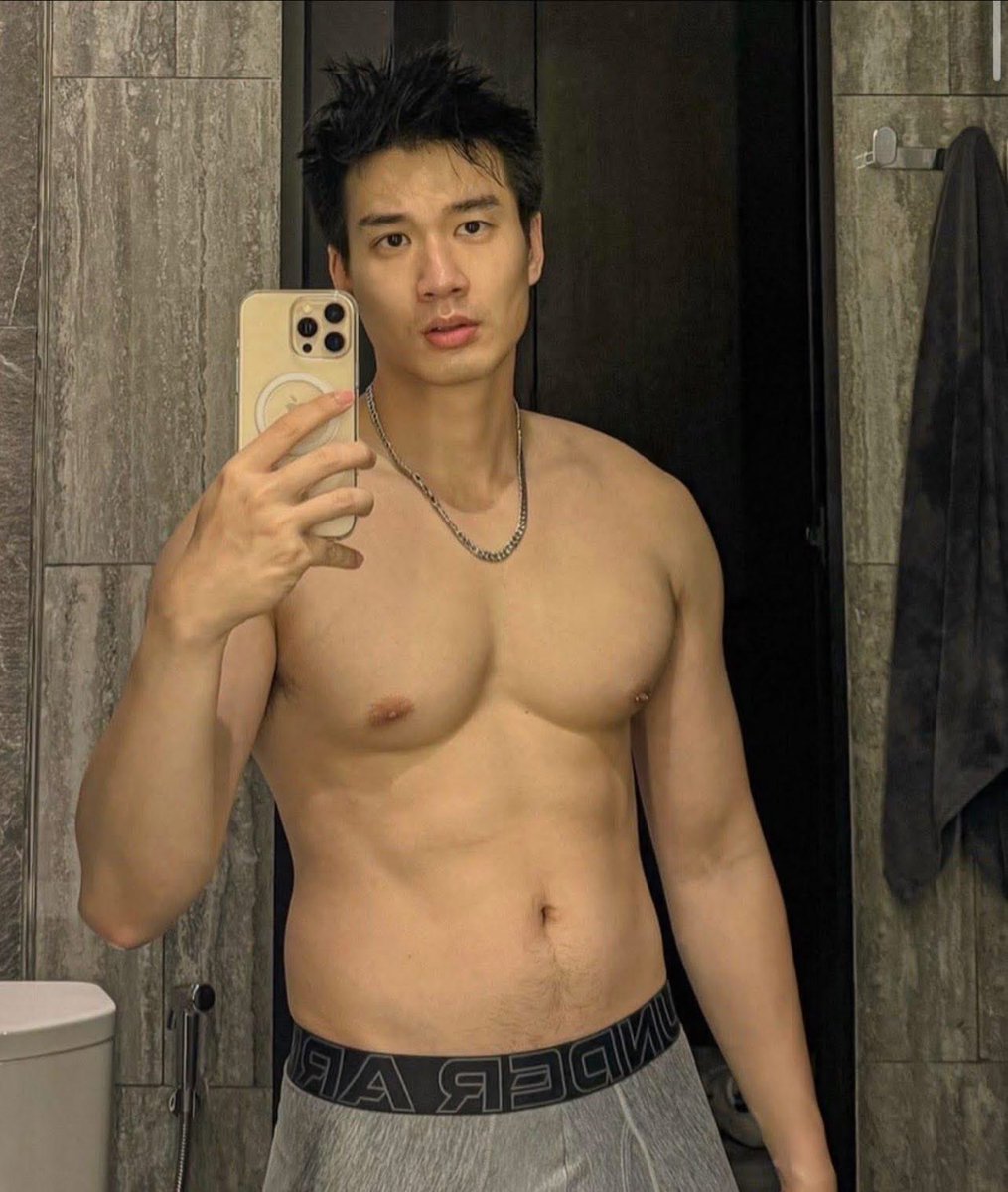 นพ ไปสืบมานะ ว่าลูกเต้าเหล่าใคร พ่อแม่ชื่ออะไร บ้านอยู่ไหน บ้านช่องเป็นยังไง ชั้นต้องการรู้ข้อมูลไม่เกินพรุ่งนี้ ถ้าแกทำไมได้ ก็ออกจากงาน!