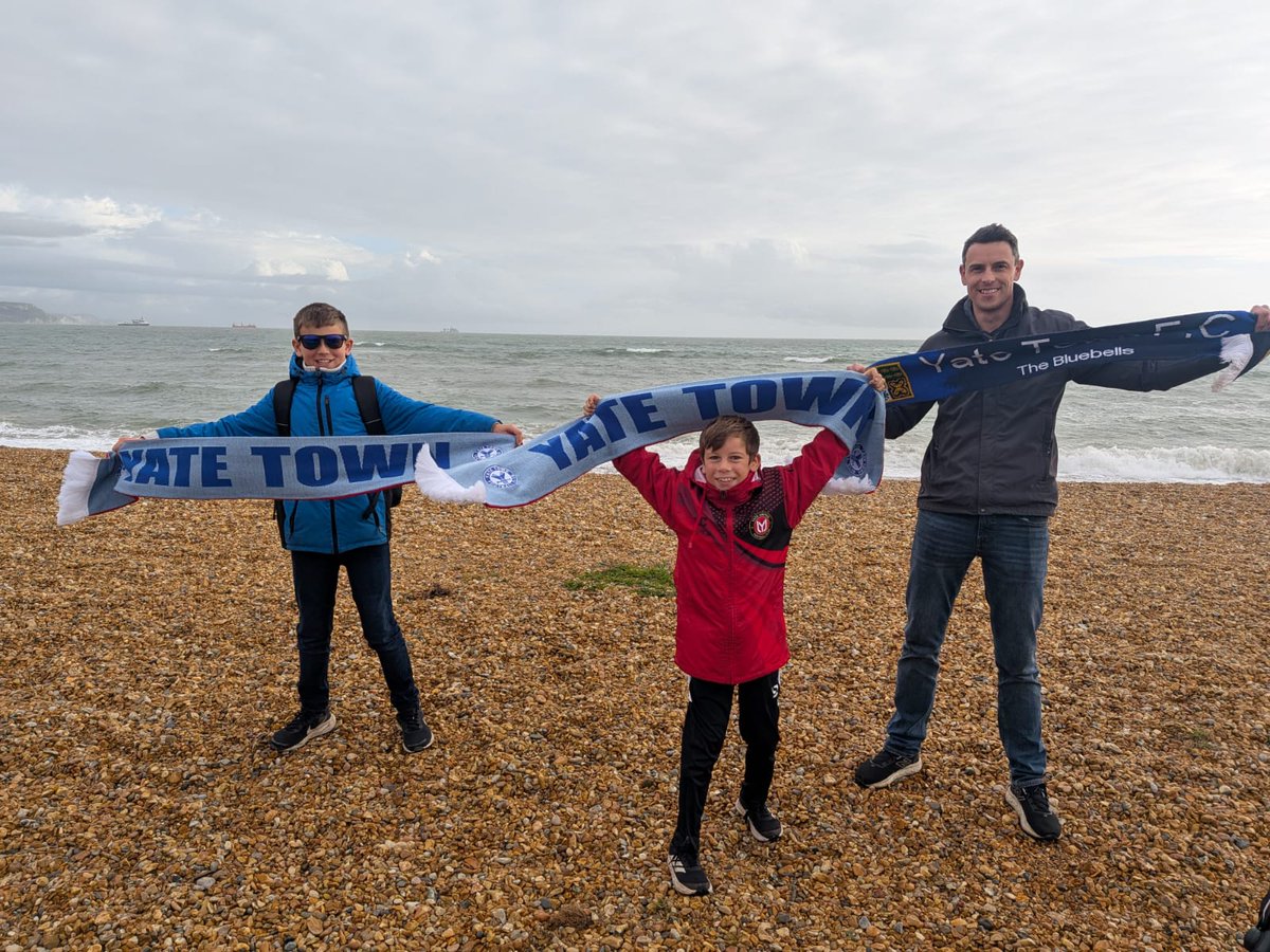 Jimmykayay's tweet photo. Bluebells Away! Made it to Weymouth beach ahead of the big game tomorrow v @theterras. Not as sandy or sunny as the Yate shopping centre sandpit at Boswells... but you can't have everything I suppose... at least there's plenty of time for a pre-match beer 😉 @YateTownFC 💪 🟦🔔 https://t.co/xWK7fuEOnb