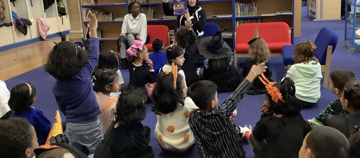 Today the children enjoyed spooky stories in the library 🎃👻 ⁦<a href="/HazelSchool/">Hazel Community Primary School</a>⁩
