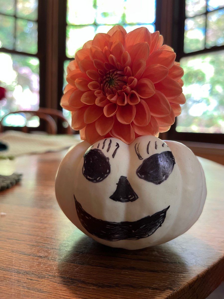 BOO-TIFUL CREATIONS! 🎃 We had a frightfully fun time with Light Abilities and our specifiers last Thursday! It was all about creativity, collaboration, and a little seasonal spirit — Happy Halloween.  👻🕷️
#HappyHalloween #Selux #LightAbilities #PumpkinDecorating