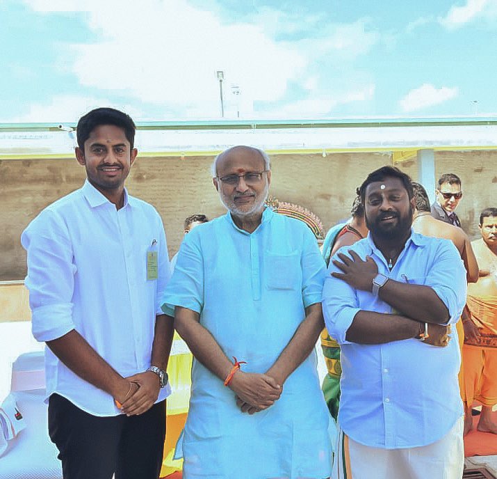 SuryahSG's tweet photo. With Vice President of India Honourable #CPRadhakrishnan Ji at our temple in #Tirupur ! L

மாண்புமிகு துணை ஜனாதிபதி பெருமதிப்பிற்குரிய @CPR_VP அவர்களுடன் திருப்பூரில் ஒரு அருமையான சந்திப்பு. https://t.co/bNbhMU1KL6