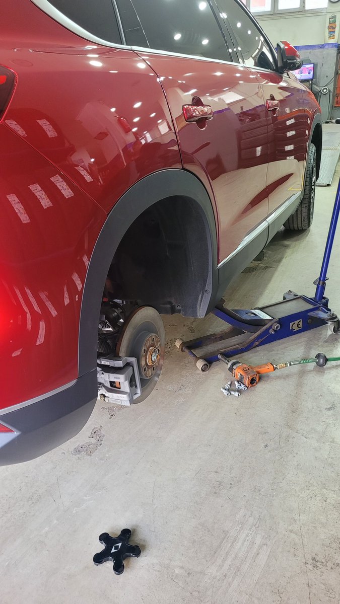 Kırmızı renkli arabaların sürekli sorun çıkarması üzerine ivedilikle KHK