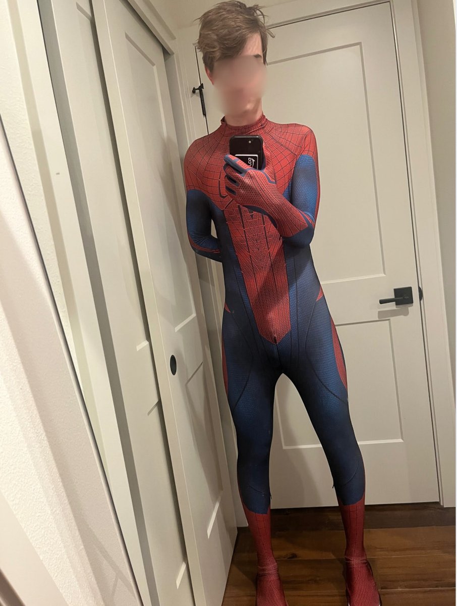 happy halloween!
like my costume? 🕸️