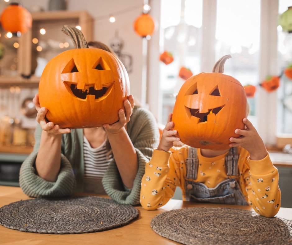 ElmbridgeBC's tweet image. 🎃 Pop leftover pumpkins in your food caddy for weekly collection.
👻 Say “Boo!” to food waste with this pumpkin pie recipe: bit.ly/SEPumpkinPie
🗑️ Bin your spooky squash in the food caddy.
🍬 Sweet wrappers? Not recyclable at home, but many supermarkets will take them!